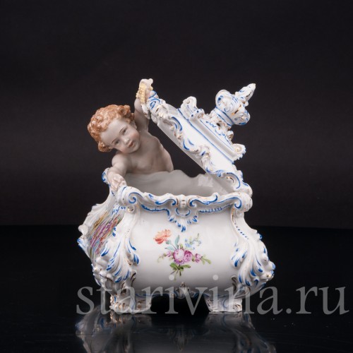 Фарфоровая фигурка Путти со шкатулкой, Германия, кон. 19, нач. 20 в.