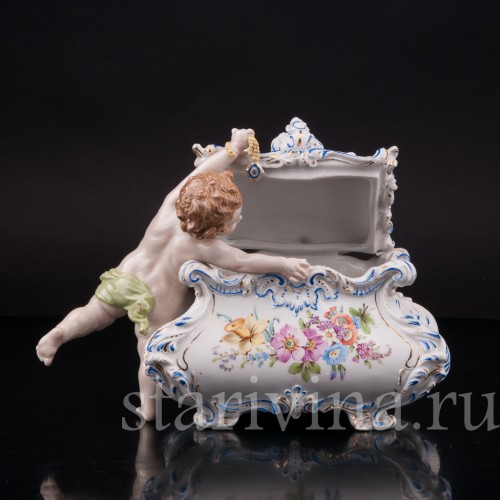 Фарфоровая фигурка Путти со шкатулкой, Германия, кон. 19, нач. 20 в.