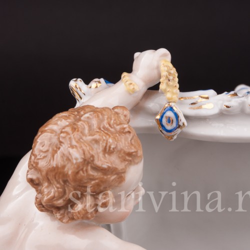Фарфоровая фигурка Путти со шкатулкой, Германия, кон. 19, нач. 20 в.