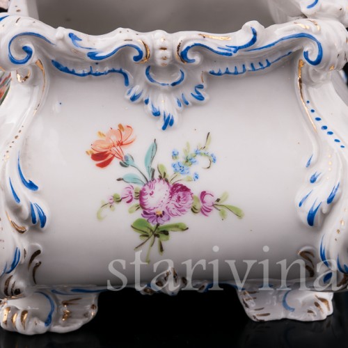 Фарфоровая фигурка Путти со шкатулкой, Германия, кон. 19, нач. 20 в.