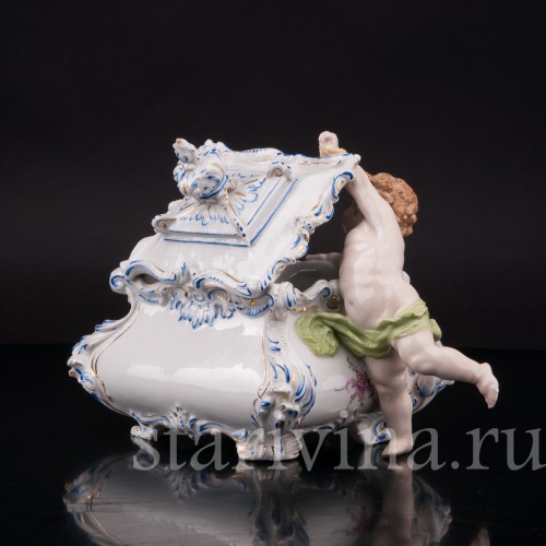 Фарфоровая фигурка Путти со шкатулкой, Германия, кон. 19, нач. 20 в.