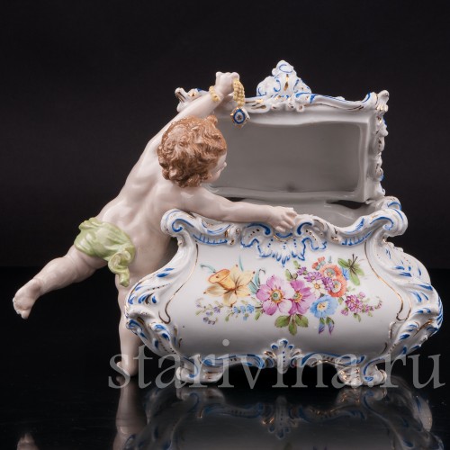 Фарфоровая фигурка Путти со шкатулкой, Германия, кон. 19, нач. 20 в.