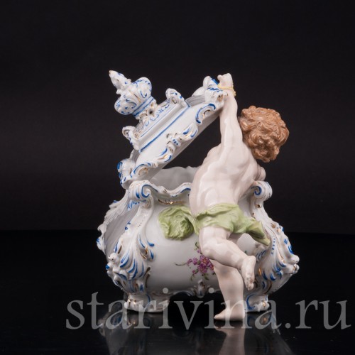Фарфоровая фигурка Путти со шкатулкой, Германия, кон. 19, нач. 20 в.