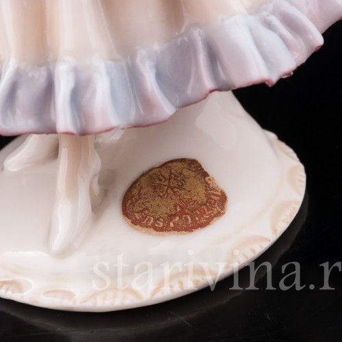 Фарфоровая статуэтка Девушка в капоре, Karl Ens, Германия, 1920-30 гг.