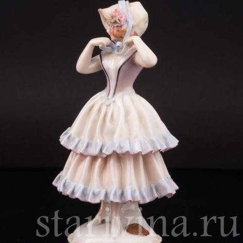 Фарфоровая статуэтка Девушка в капоре, Karl Ens, Германия, 1920-30 гг.