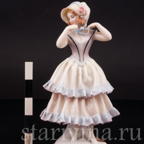 Фарфоровая статуэтка Девушка в капоре, Karl Ens, Германия, 1920-30 гг.