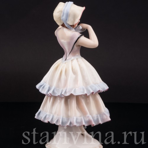 Фарфоровая статуэтка Девушка в капоре, Karl Ens, Германия, 1920-30 гг.