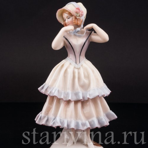 Фарфоровая статуэтка Девушка в капоре, Karl Ens, Германия, 1920-30 гг.