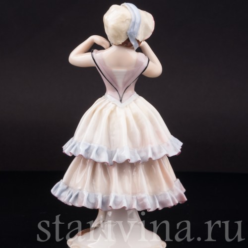 Фарфоровая статуэтка Девушка в капоре, Karl Ens, Германия, 1920-30 гг.