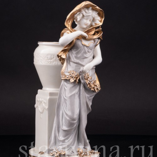 Фарфоровая статуэтка Аллегория зимы, девушка в платке, Ernst Bohne Sohne, Германия, кон. 19, нач. 20 вв.