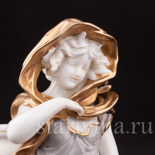 Фарфоровая статуэтка Аллегория зимы, девушка в платке, Ernst Bohne Sohne, Германия, кон. 19, нач. 20 вв.