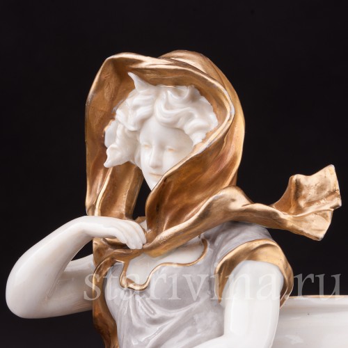 Фарфоровая статуэтка Аллегория зимы, девушка в платке, Ernst Bohne Sohne, Германия, кон. 19, нач. 20 вв.