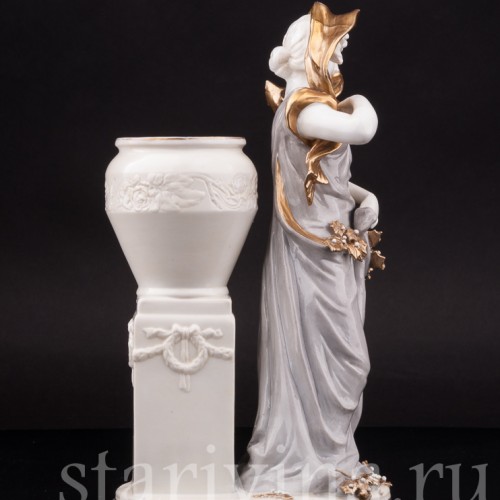 Фарфоровая статуэтка Аллегория зимы, девушка в платке, Ernst Bohne Sohne, Германия, кон. 19, нач. 20 вв.