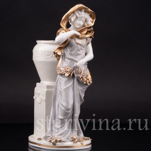 Фарфоровая статуэтка Аллегория зимы, девушка в платке, Ernst Bohne Sohne, Германия, кон. 19, нач. 20 вв.