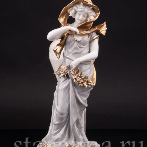 Фарфоровая статуэтка Аллегория зимы, девушка в платке, Ernst Bohne Sohne, Германия, кон. 19, нач. 20 вв.