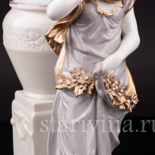 Фарфоровая статуэтка Аллегория зимы, девушка в платке, Ernst Bohne Sohne, Германия, кон. 19, нач. 20 вв.