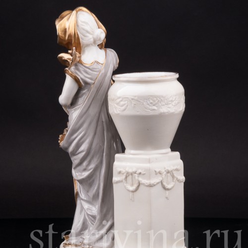 Фарфоровая статуэтка Аллегория зимы, девушка в платке, Ernst Bohne Sohne, Германия, кон. 19, нач. 20 вв.