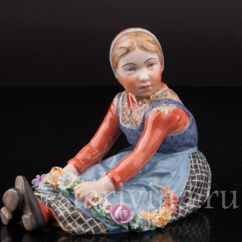 Фарфоровая статуэтка Девочка из Ютландии, Royal Copenhagen, Дания, 1946 год.