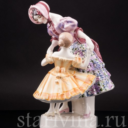 Фигурка из фарфора Девушка с девочкой, Goldscheider, Австрия, нач. 20 в.