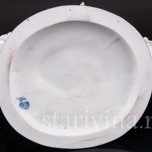 Фарфоровая статуэтка Девушка с попугаем на диване, кружевная, E. A. Muller, Германия, 1890-1927 гг.