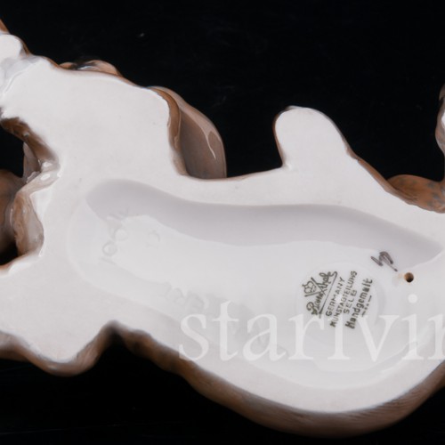 Фигурка собаки из фарфора Лежащий щенок таксы Rosenthal, Германия, 1930-40 гг.