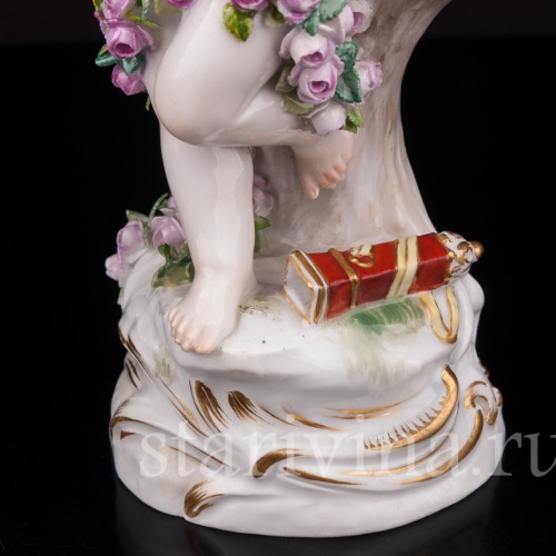 Фарфоровая статуэтка Купидон, связанный гирляндами из роз , Meissen, Германия, сер.19 - нач.20 вв.