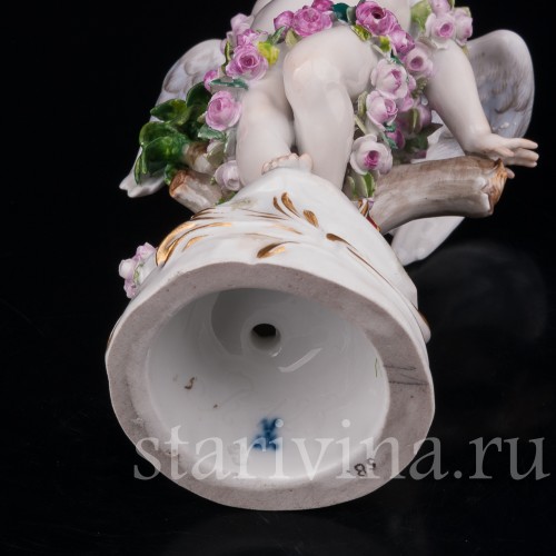 Фарфоровая статуэтка Купидон, связанный гирляндами из роз , Meissen, Германия, сер.19 - нач.20 вв.
