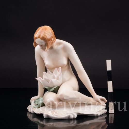 Фигурка из фарфора Девушка с лилией, Karl Ens, Германия, перв. пол. 20 в.
