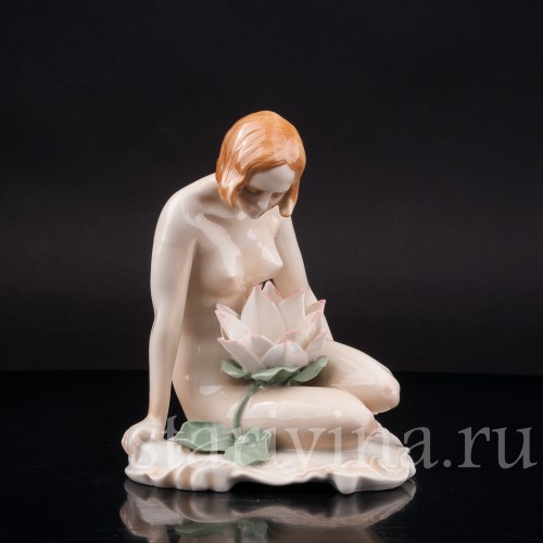 Фигурка из фарфора Девушка с лилией, Karl Ens, Германия, перв. пол. 20 в.