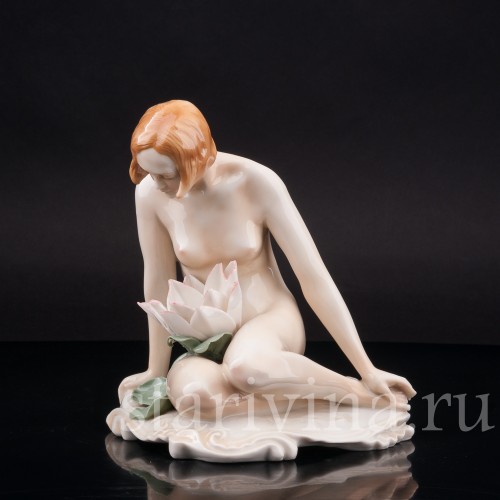 Фигурка из фарфора Девушка с лилией, Karl Ens, Германия, перв. пол. 20 в.