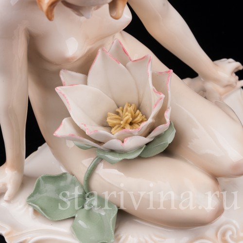 Фигурка из фарфора Девушка с лилией, Karl Ens, Германия, перв. пол. 20 в.