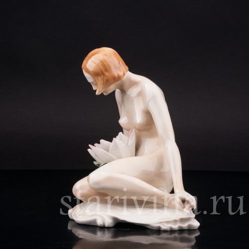 Фигурка из фарфора Девушка с лилией, Karl Ens, Германия, перв. пол. 20 в.