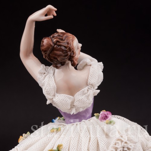 Фигурка из фарфора Балерина с поднятыми руками, кружевная, Volkstedt, Германия, нач. 20 в.