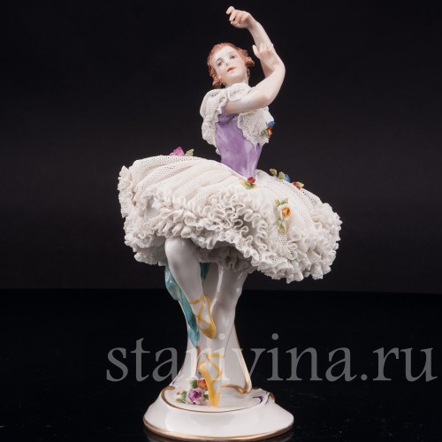 Фигурка из фарфора Балерина с поднятыми руками, кружевная, Volkstedt, Германия, нач. 20 в.