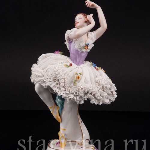 Фигурка из фарфора Балерина с поднятыми руками, кружевная, Volkstedt, Германия, нач. 20 в.