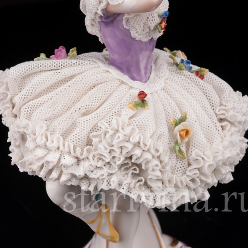 Фигурка из фарфора Балерина с поднятыми руками, кружевная, Volkstedt, Германия, нач. 20 в.