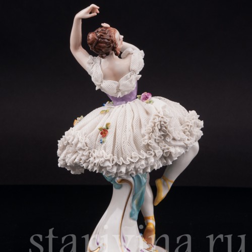 Фигурка из фарфора Балерина с поднятыми руками, кружевная, Volkstedt, Германия, нач. 20 в.