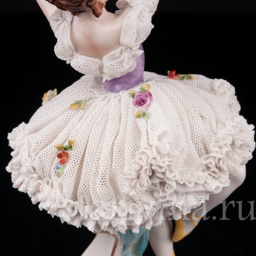 Фигурка из фарфора Балерина с поднятыми руками, кружевная, Volkstedt, Германия, нач. 20 в.