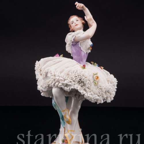 Фигурка из фарфора Балерина с поднятыми руками, кружевная, Volkstedt, Германия, нач. 20 в.