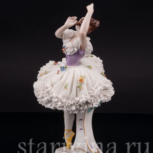 Фигурка из фарфора Балерина с поднятыми руками, кружевная, Volkstedt, Германия, нач. 20 в.