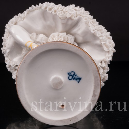 Фигурка из фарфора Балерина с поднятыми руками, кружевная, Volkstedt, Германия, нач. 20 в.