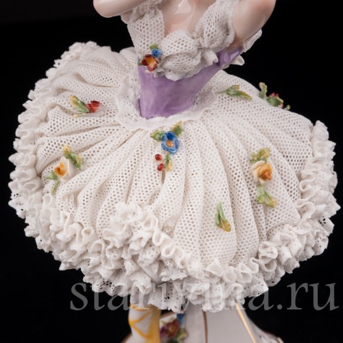 Фигурка из фарфора Балерина с поднятыми руками, кружевная, Volkstedt, Германия, нач. 20 в.