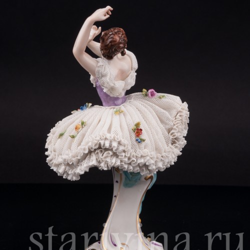 Фигурка из фарфора Балерина с поднятыми руками, кружевная, Volkstedt, Германия, нач. 20 в.