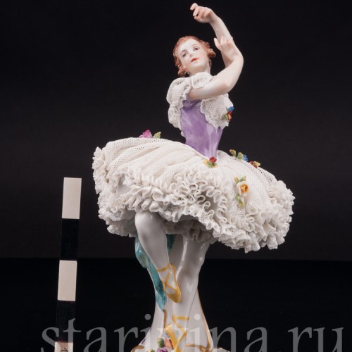Фигурка из фарфора Балерина с поднятыми руками, кружевная, Volkstedt, Германия, нач. 20 в.