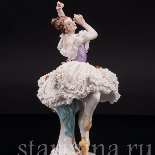 Фигурка из фарфора Балерина с поднятыми руками, кружевная, Volkstedt, Германия, нач. 20 в.