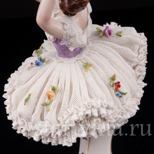 Фигурка из фарфора Балерина с поднятыми руками, кружевная, Volkstedt, Германия, нач. 20 в.