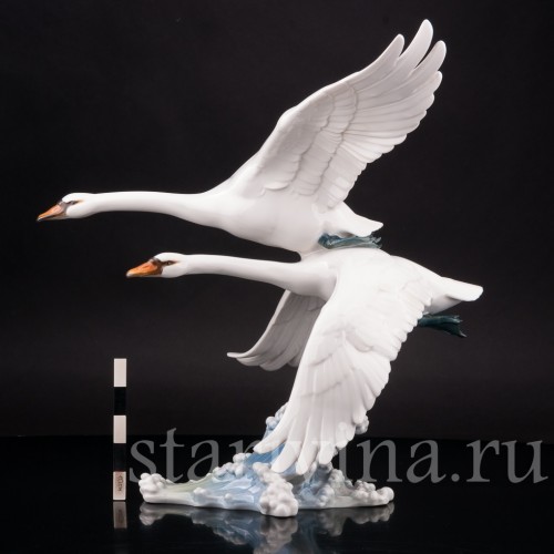 Фарфоровая статуэтка птиц Летящие лебеди, Hutschenreuther, Германия, 1970 гг.