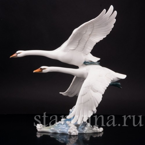 Фарфоровая статуэтка птиц Летящие лебеди, Hutschenreuther, Германия, 1970 гг.