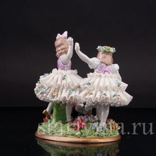 Фигурка из фарфора Играющие дети, кружевная, Sitzendorf, Германия, вт. пол. 20 в.
