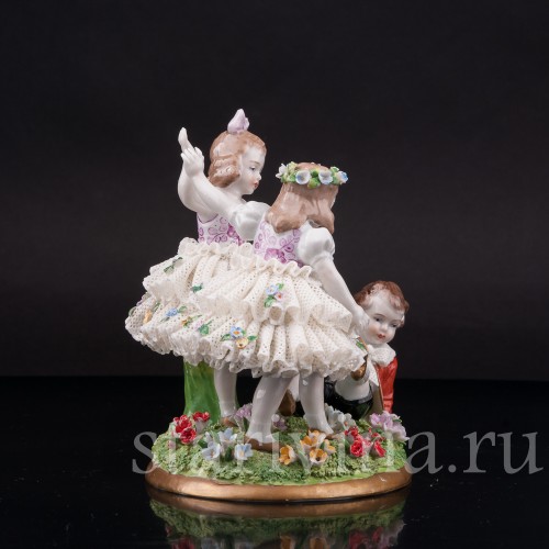 Фигурка из фарфора Играющие дети, кружевная, Sitzendorf, Германия, вт. пол. 20 в.